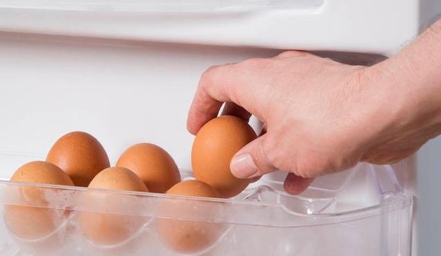 买回散装鸡蛋（买回的散装鸡蛋放进冰箱前要洗吗）