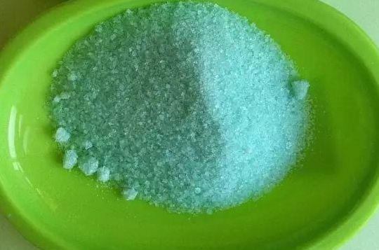浅绿色溶液（氧化亚铁和浓硝酸反应好到浅绿色溶液）