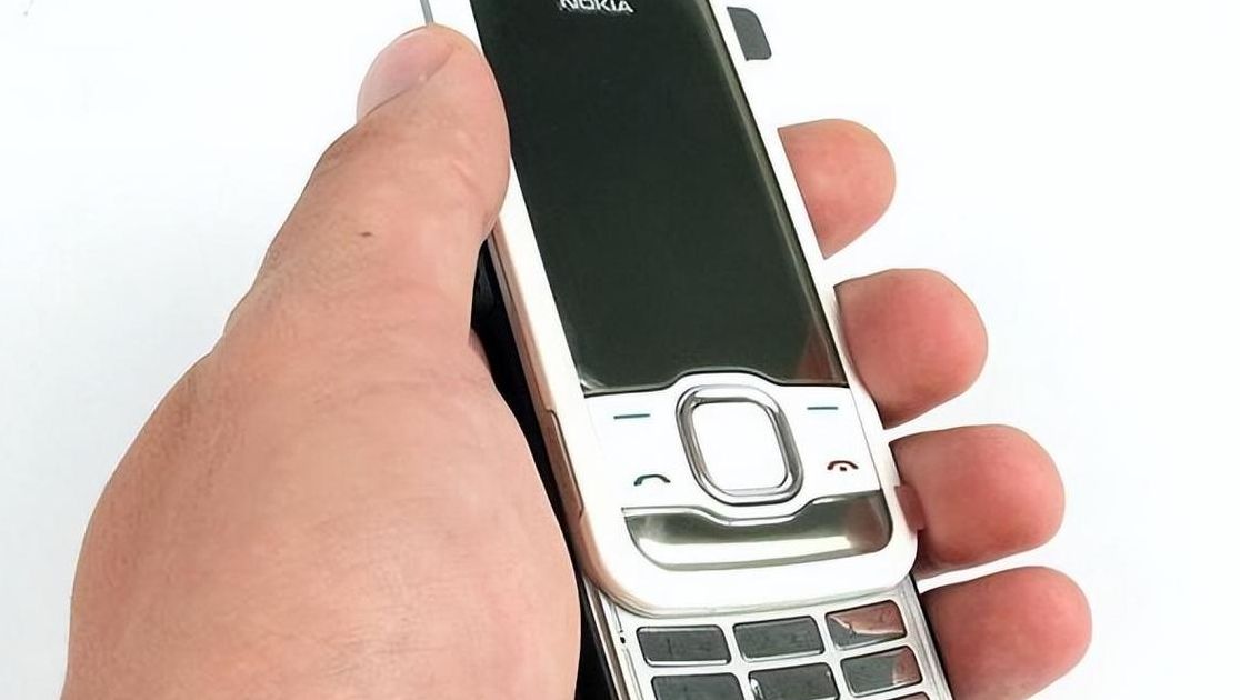 诺基亚7610（诺基亚7610s）